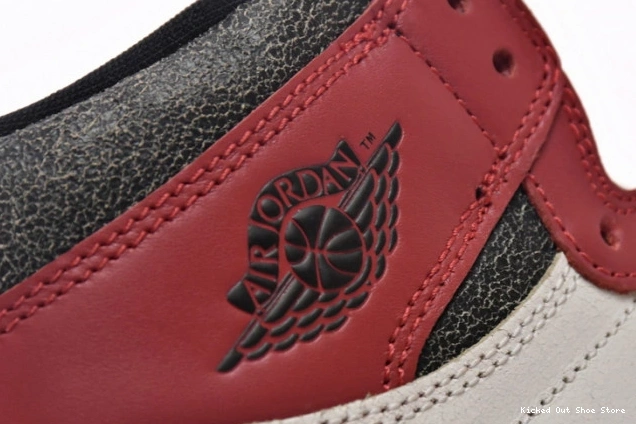 Kicked Out Shoe Store and Found 1 Retro Jordan DZ5485-612 Lost High OG Chicago 0811